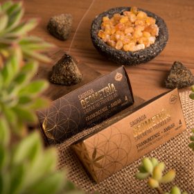   Sagrada Madre-Triangular Frankincense Amber Tömjén és Borostyán Füstölő Háromszög