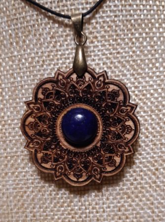 Cseresznyefa Mandala Medál-Lápisz Lazuli Ásvánnyal